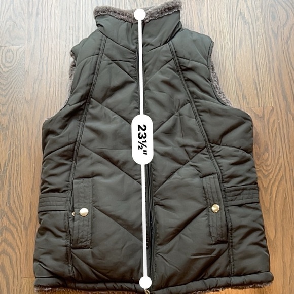 Mia & Tess brand new reversible olive green/fur vest. Size Small. - Picture 7 of 9